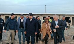 Bakan Murat Kurum, İslahiye'de geçici barınma alanlarını inceledi