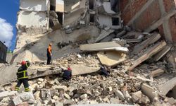 Kilis’te ağır hasarlı bir bina çöktü