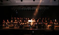 Depremlerde 7 üyesini kaybeden Antakya Medeniyetler Korosu Gaziantep'te konser verdi