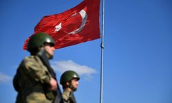 Yasa dışı yollarla sınırı geçmeye çalışan 2 kişi yakalandı