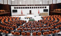 Siyasi partiler parlamentoda kaç sandalye kazandı?