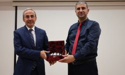 “METAVERSE VE YAPAY ZEKA İLE EĞİTİMİN GELECEĞİ” TEMALI SUNUM YOĞUN İLGİ GÖRDÜ