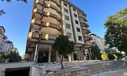 Gaziantep'te Yıkımı Bekleyen Bina Bir Kişiye Mezar Oldu!