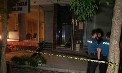 Bir baba, gelinine bıçak çektiği gerekçesiyle oğlunu bıçaklayarak öldürdü