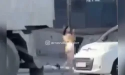 Yol kenarında soyunan kadın sürücülerin dikkatini dağıtınca kazaya neden oldu!