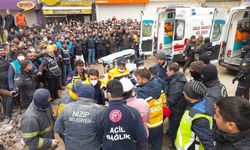 VİDEO HABER / Gaziantep’te 110 araç ile bini aşkın acil sağlık personeli depremzedelerin ilk yardımına koştu