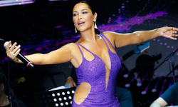 Hülya Avşar'ın Dekolteli Tulumu Gündem Oldu!