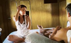 Neslihan Atagül ve Kadir Doğulu teknede tatil yapıyor