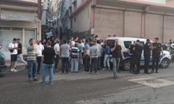 VİDEO HABER / Gaziantep’te Mahalleli ile uyuşturucu satıcıları arasında kavga; 1 ölü 4 yaralı