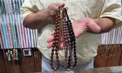 Psikolojisi bozulan depremzedeler tesbihe yöneldi