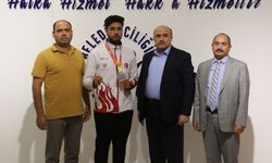 Nizip Belediye Başkanı Sarı, Milli Sporcuyu Kabul Etti
