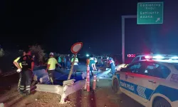 VİDEO HABER / Gaziantep'te güvenlikçilerin bulunduğu kulübeye araç daldı: 1 ölü 3 yaralı