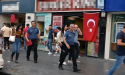 Akıl Almaz olay! Fast food restoranı çalışanı bıçaklandı: ''Yemeğinizde bebek kanı var''