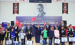 Gaziantep’te 3 bin 500 başarılı öğrenciye spor seti dağıtıldı