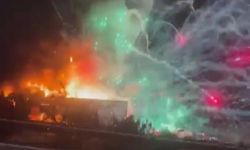 VİDEO HABER/ Gaziantep'te Havai fişek yüklü tır alev alınca ilginç görüntüler ortaya çıktı