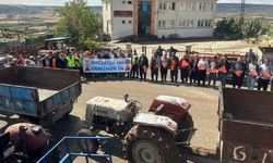 Jandarma 86 traktör sürücüsüne reflektif yelek dağıttı