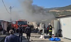 Konteyner kentte çıkan yangında 2 konteyner kül oldu