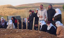 VİDEO HABER / Siirt’teki kazada hayatını kaybeden anne ve 5 çocuğu yan yana defnedildi