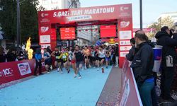 VİDEO HABER/ 5. Gazi Yarı Maratonu bin 300 sporcunun katılımıyla gerçekleştirildi