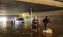 VİDEO HABER/ Gaziantep’te yağış nedeniyle köprülü kavşakta 5 araç sular altında kaldı
