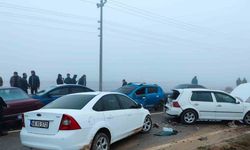 VİDEO/Göksun’da 22 araç kazaya karıştı: 15 yaralı