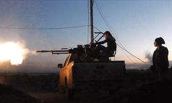 VİDEO/Suriye’nin Deyrizor bölgesinde Arap aşiretler terör örgütü YPG'ye saldırı başlattı.