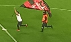 Gaziantep FK taraftarı bayrakla sahaya girdi