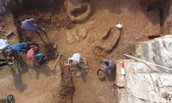 Diyarbakır'da eski taş ocağındaki kazıda 54 çocuğa ait mezarlık bulundu