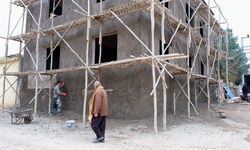 VİDEO HABER / Gaziantepli depremzede, evini doğduğu topraklarda dönüştürüyor