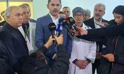 Murat Kurum, saldırıda yaralanan Fatih Camii İmamı Galip Usta’yı hastanede ziyaret etti