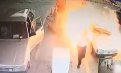 VİDEO / Yakıt alan otomobil istasyonda bomba gibi patladı