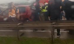 Yağışlı havada duramayan kamyon zincirleme kazaya sebep oldu: 4 yaralı