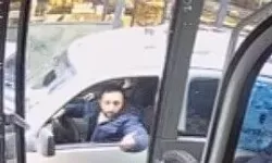 VİDEO / Durağa park eden aracı uyaran otobüs şoförü saldırıya uğradı