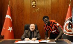 Yeni golcü imzayı attı! Gaziantep FK Alıou Badjı'ya imzayı attırdı
