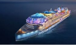 Dünyanın en büyük yolcu gemisi Icon of the Seas,