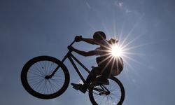Gaziantep'teki "pump track" parkı gençlere bisikleti sevdiriyor