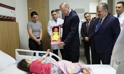Cumhurbaşkanı Erdoğan açılışını yaptığı hastanede tedavi gören çocukları ziyaret etti