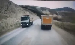 Erzincan'daki felaketin en yakın görüntüsü: 2 kamyon şoförü son anda kurtuldu