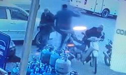 Kardeşini bacağından vuran şahsı uçan tekmeyle yere savurdu: O anlar kamerada