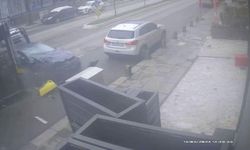 Otomobille otobüsün kafa kafaya çarpıştığı kaza kamerada