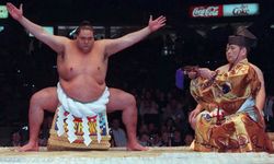 Japon olmayan Efsane Sumo Güreşçisi Taro Akebono Hayatını Kaybetti