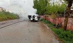 Gaziantep'te park halindeki otomobil yandı