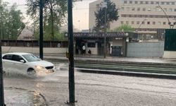 Gaziantep'te aniden bastıran sağanak yağış sürücülere zor anlar yaşattı