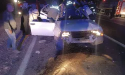 Gaziantep'te traktör römorkuna çarpan otomobildeki 3 kişi yaralandı