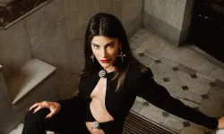 Berrak Tüzünataç'tan yılan dansı geldi