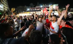 Taksim’de A Milli Futbol Takımı’nın Avusturya galibiyeti coşkusu yaşandı