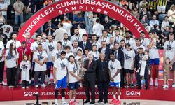 Cumhurbaşkanı Recep Tayyip Erdoğan, Anadolu Efes’e kupasını takdim etti