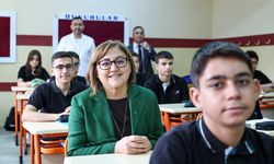 Başkan Şahin’den okulun ilk günü öğretmen ve öğrencilere indirim müjdesi