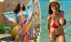 Oyuncu Salma Hayek, doğum gününe özel teknede bikinili pozlar verdi! Fotoğraflarına yorum yağdı