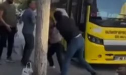 Trafiği alt üst ettiler! Gaziantep’te Halk Otobüsü’nde yumruk yumruğa kavga...